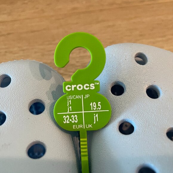 CROCS || Kid's Classic Clog - Size 1 Kids - Light Blue - Picture 2 of 3
